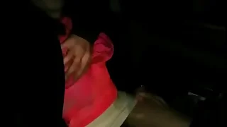 un voyeur me tripote les seins